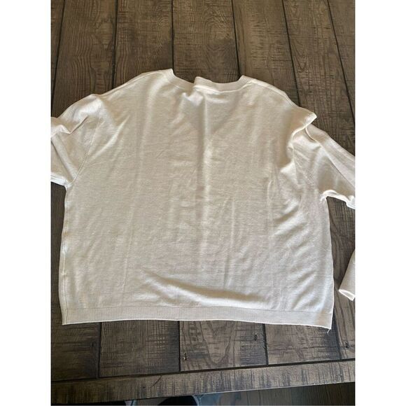 H&M woman’s top - Picture 2 of 5